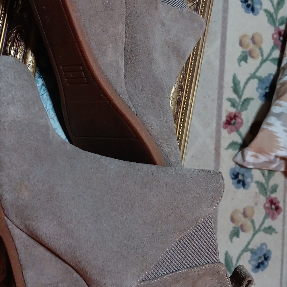 TOMS BOOTS